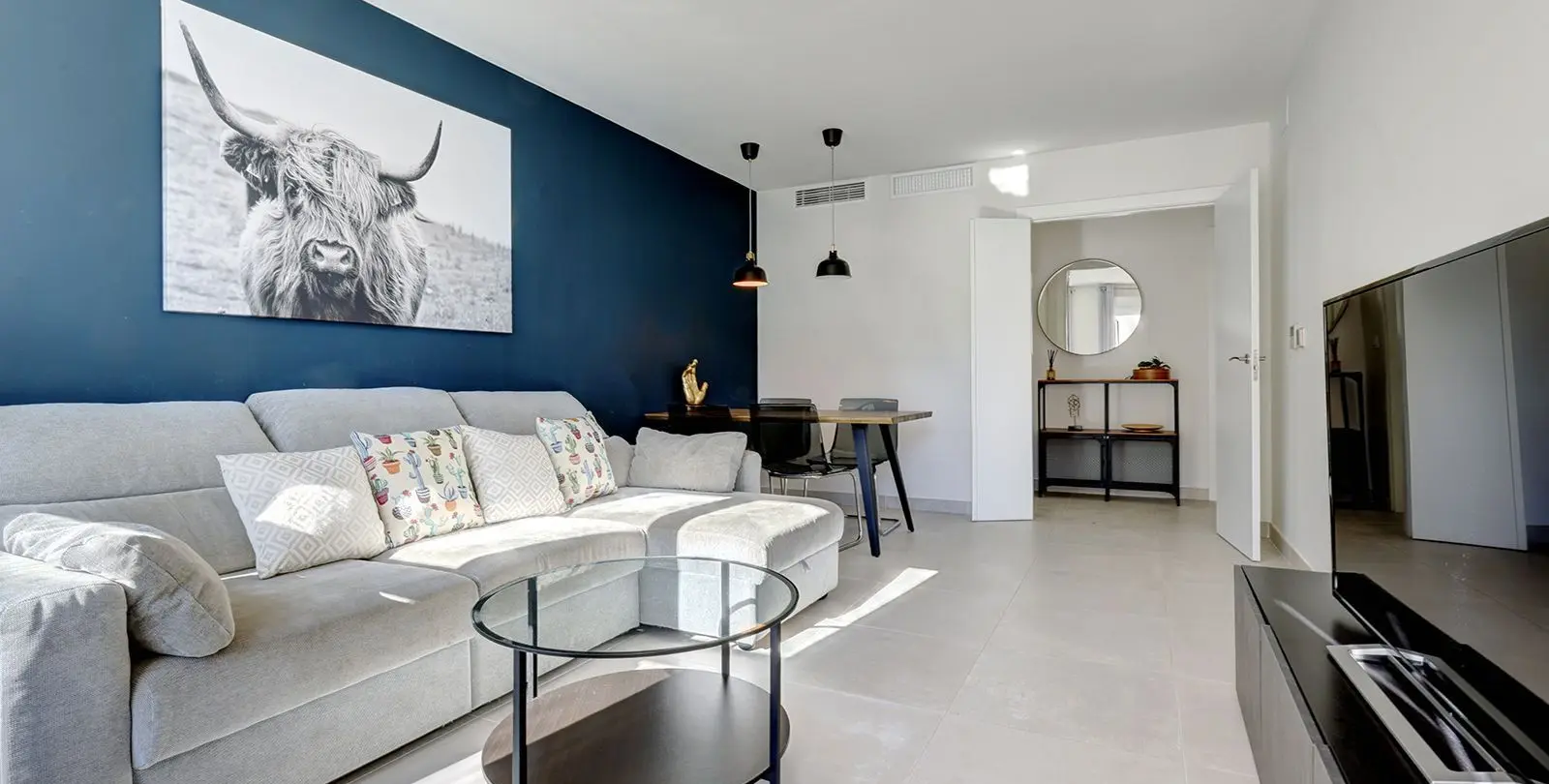 Sale of middle floor apartment in Estepona 1