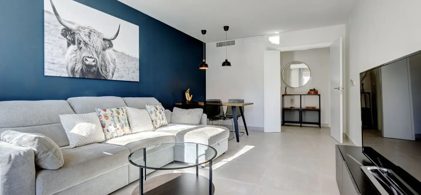 Продажа апартаментов на среднем этаже в Estepona 0