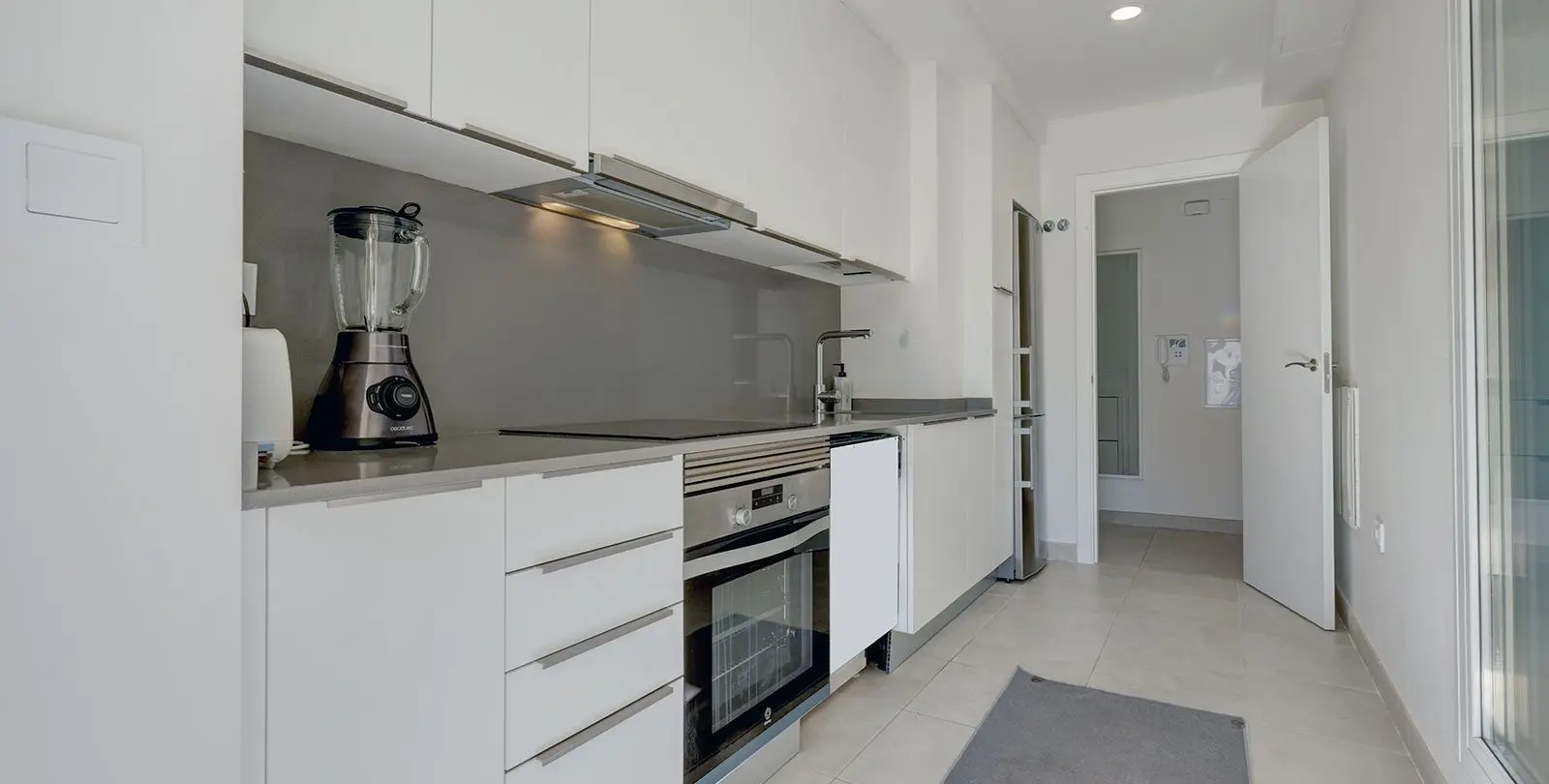 Sale of middle floor apartment in Estepona 3