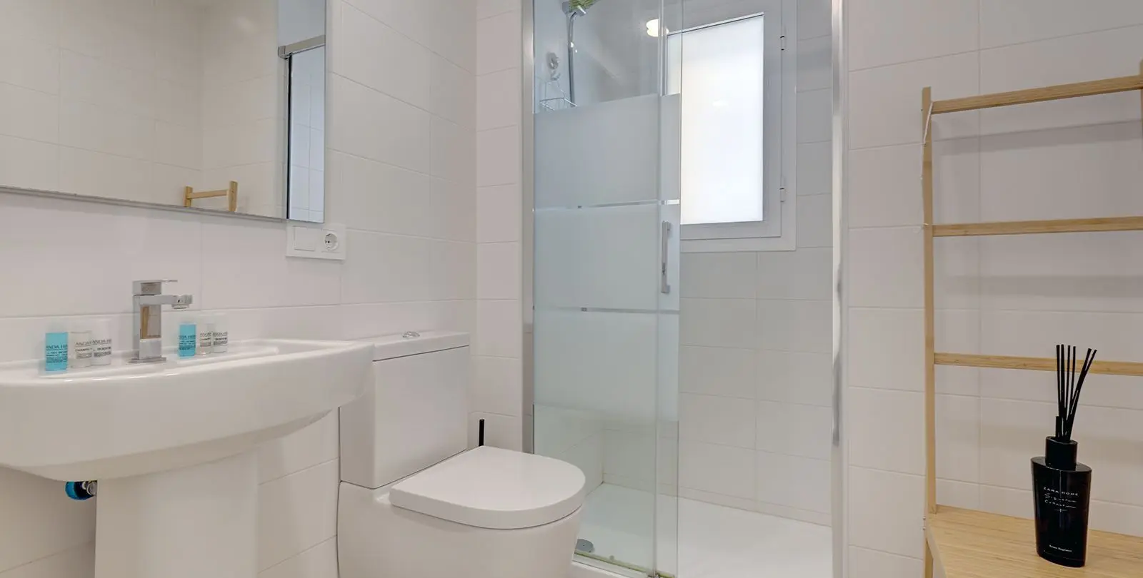 Sale of middle floor apartment in Estepona 5