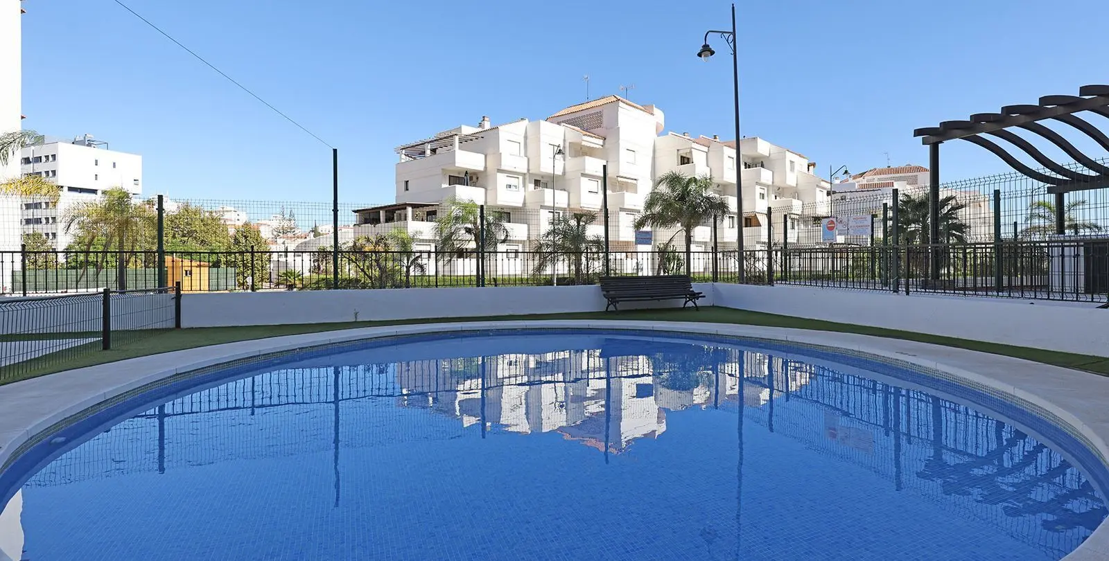 Sale of middle floor apartment in Estepona 17