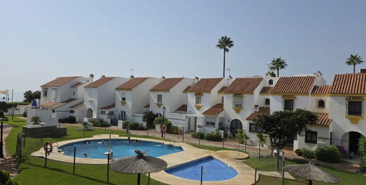 Sale of townhouse in Casares Playa 1