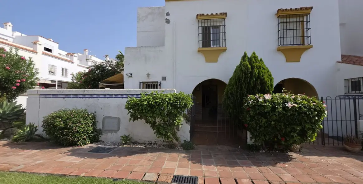 Sale of townhouse in Casares Playa 3