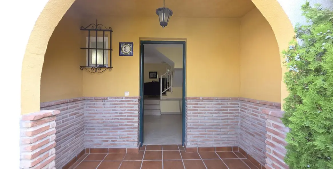 Sale of townhouse in Casares Playa 11