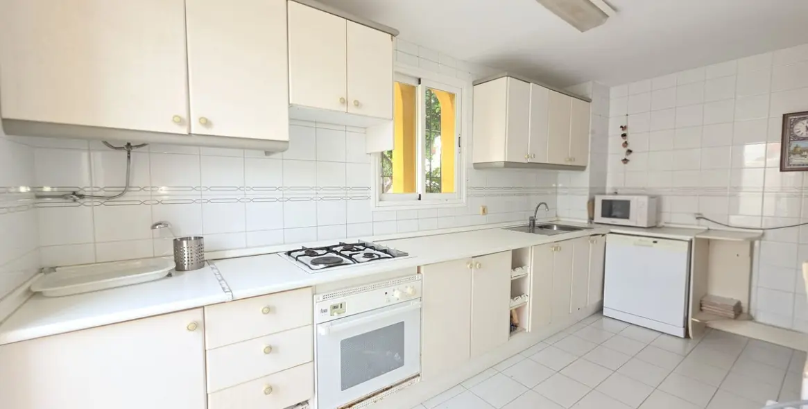 Sale of townhouse in Casares Playa 13