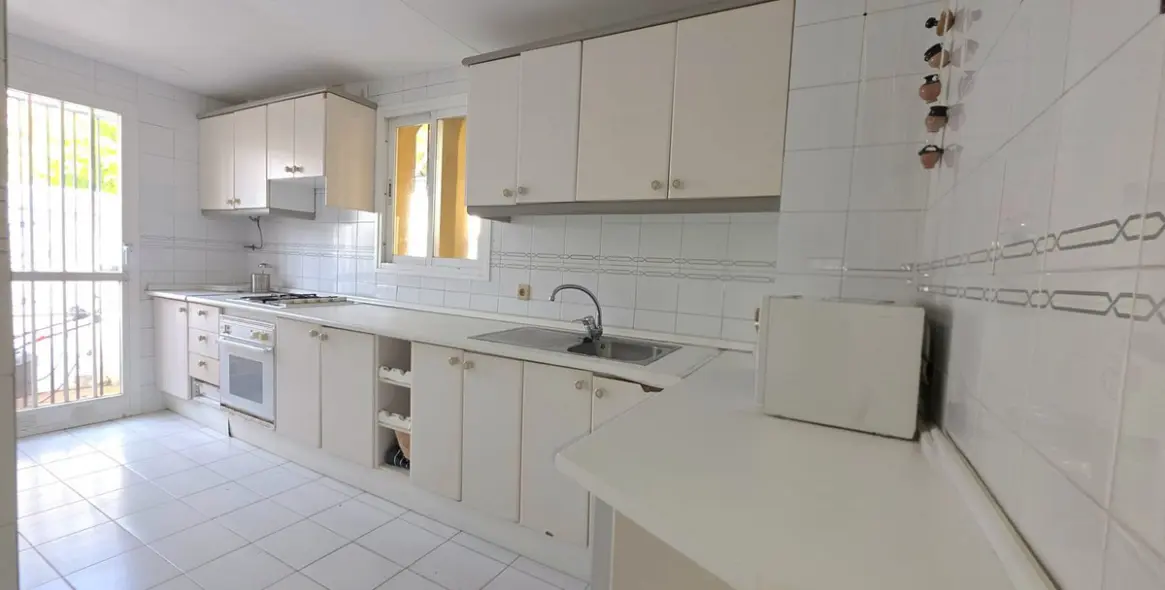 Sale of townhouse in Casares Playa 17