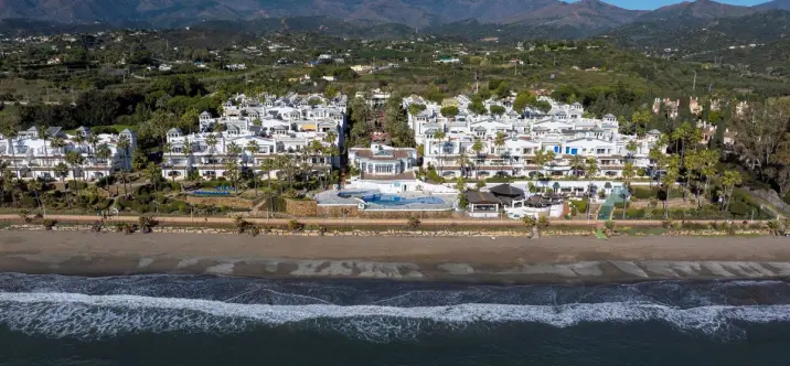 Продажа апартаментов на первом этаже в Estepona 0