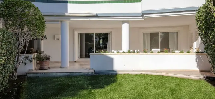 Продажа апартаментов на первом этаже в Estepona 2