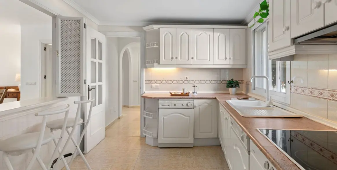 Продажа апартаментов на первом этаже в Estepona 11