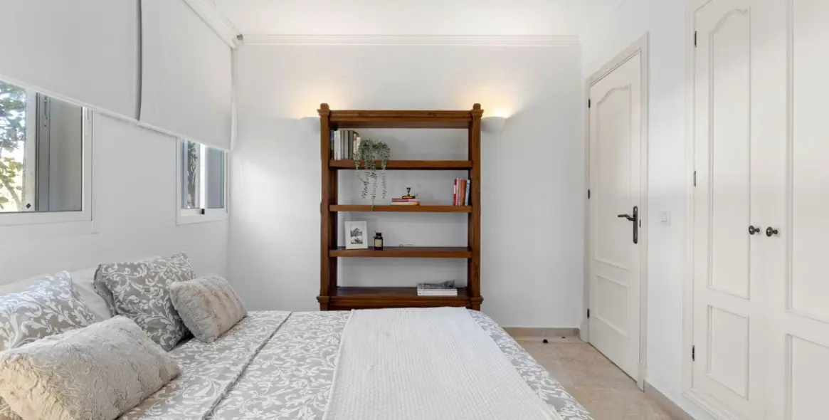 Продажа апартаментов на первом этаже в Estepona 18