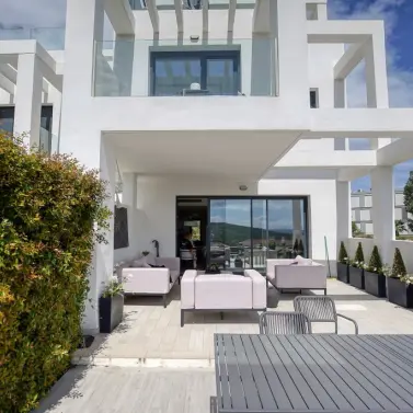 Продажа дома на две семьи в Manilva