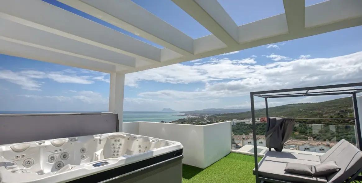 Продажа дома на две семьи в Manilva 2