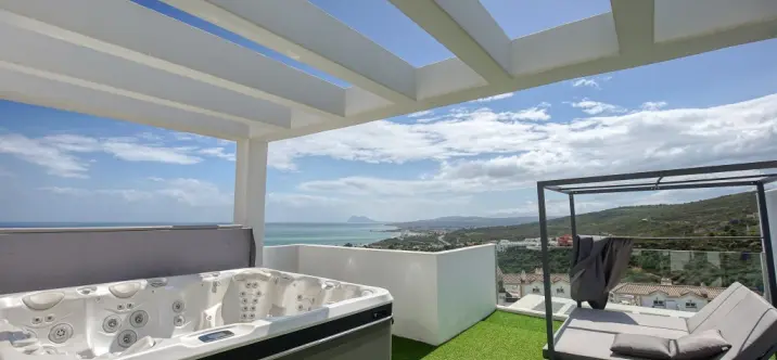 Продажа дома на две семьи в Manilva 1