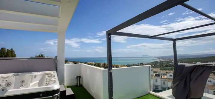 Продажа дома на две семьи в Manilva 2