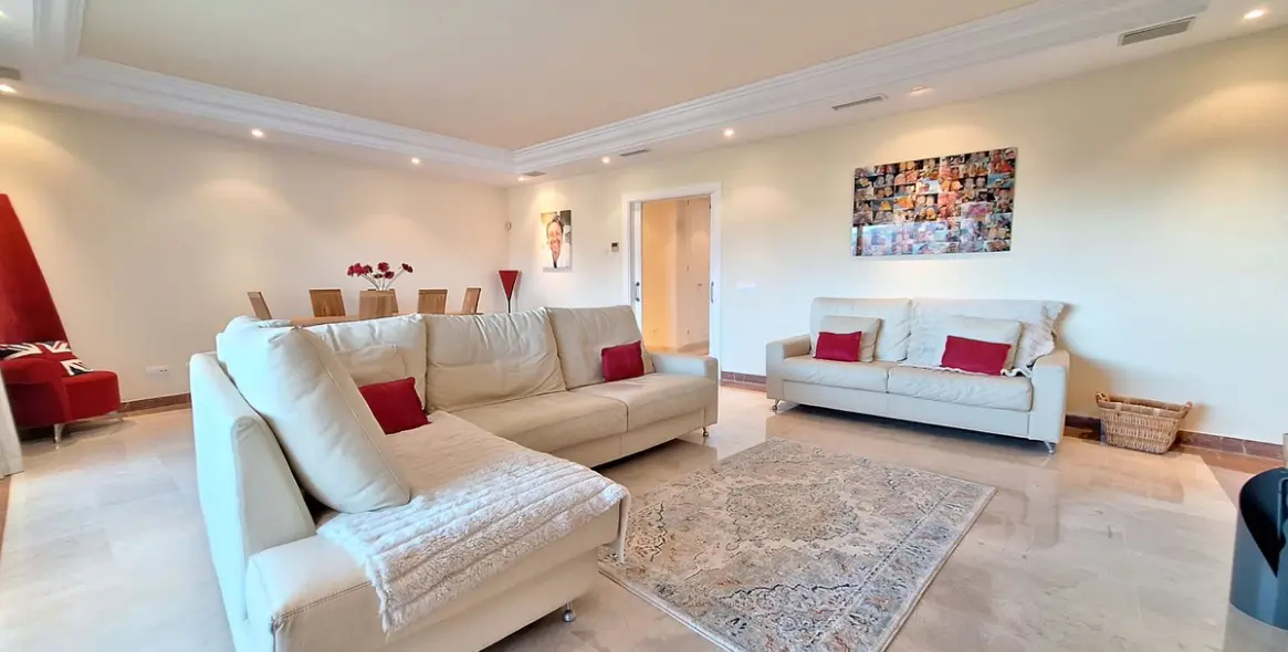 Продажа двухуровневого пентхауса в Nueva Andalucía 2