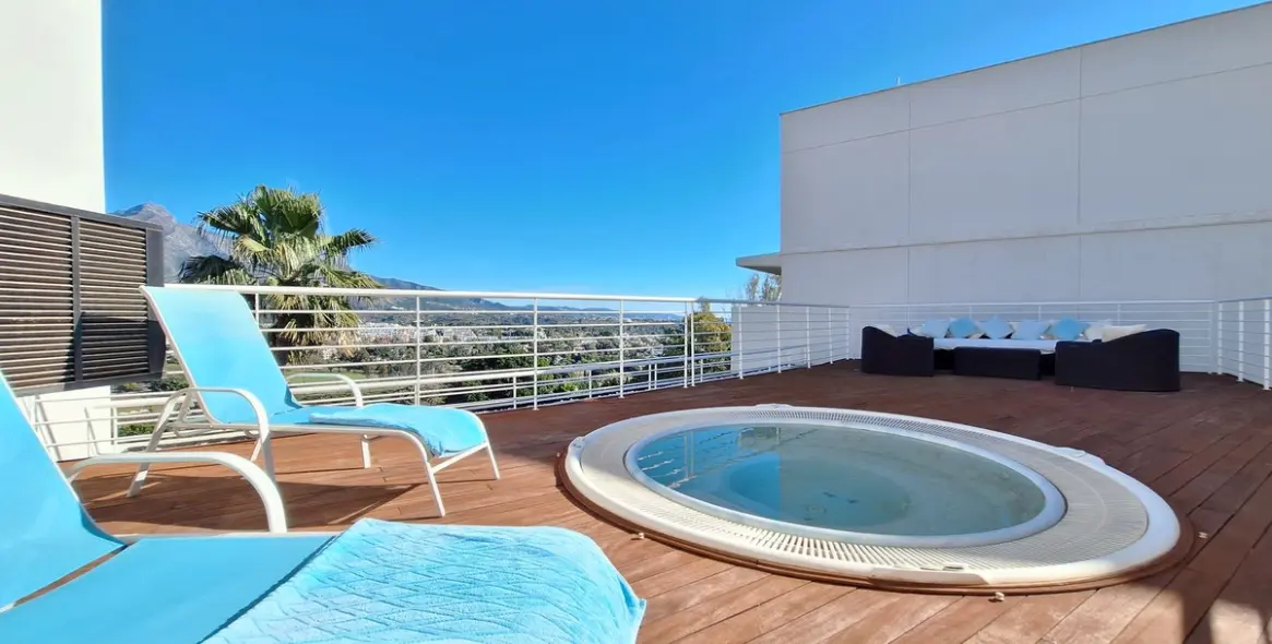 Продажа двухуровневого пентхауса в Nueva Andalucía 3