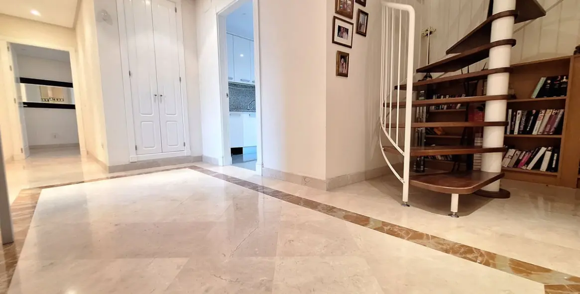 Продажа двухуровневого пентхауса в Nueva Andalucía 7