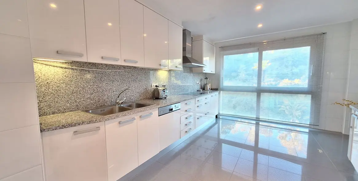 Продажа двухуровневого пентхауса в Nueva Andalucía 12