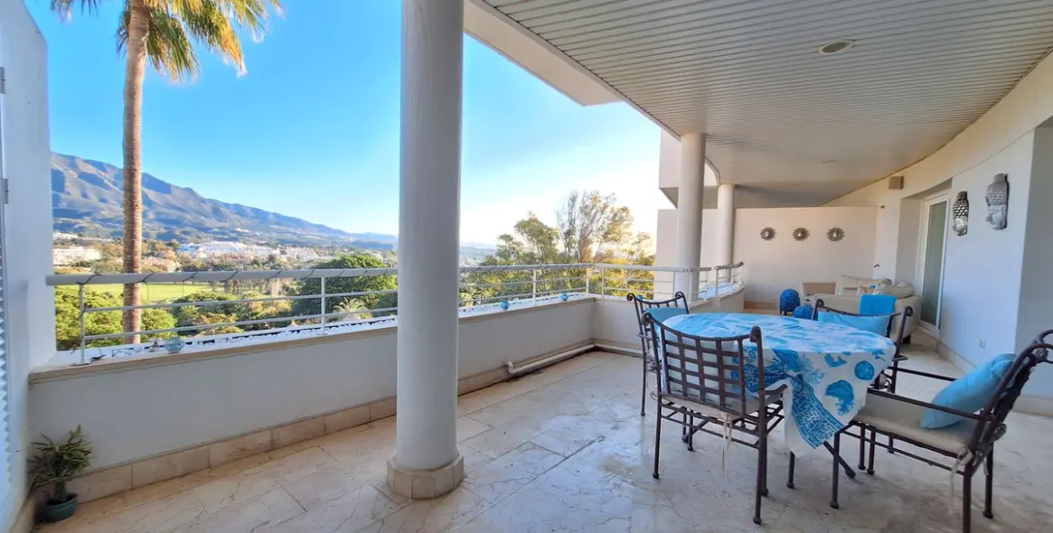 Sale of penthouse duplex in Nueva Andalucía 21