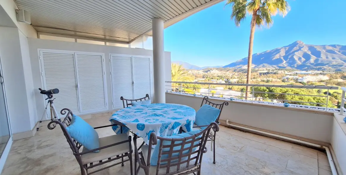 Sale of penthouse duplex in Nueva Andalucía 22
