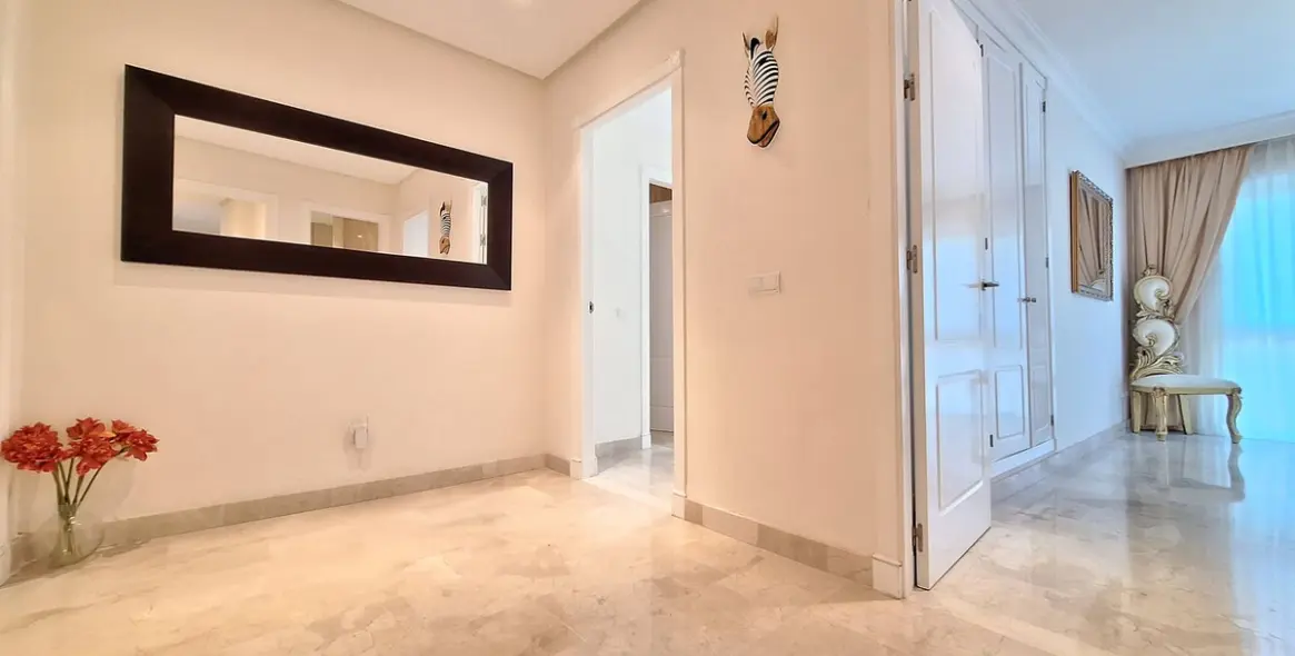 Sale of penthouse duplex in Nueva Andalucía 24