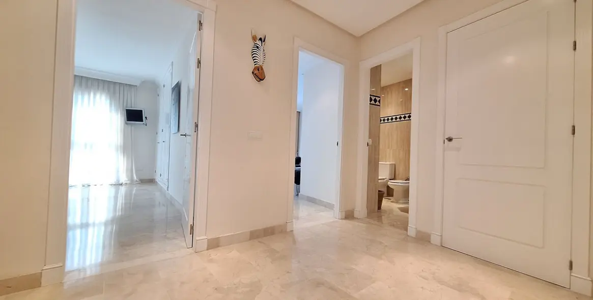 Sale of penthouse duplex in Nueva Andalucía 25