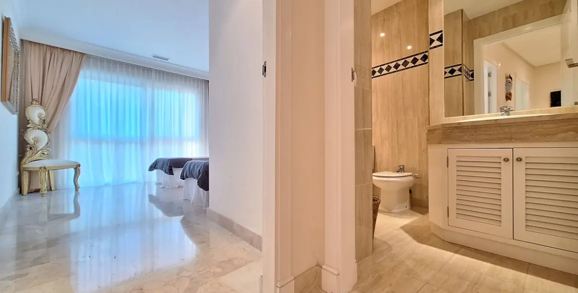 Sale of penthouse duplex in Nueva Andalucía 26