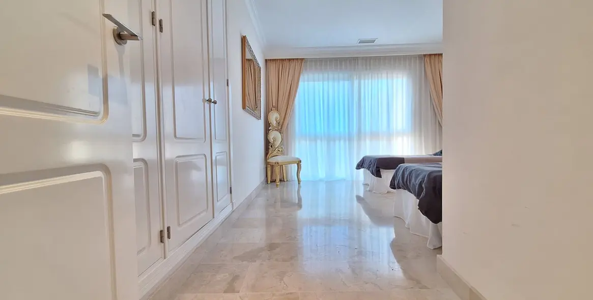 Sale of penthouse duplex in Nueva Andalucía 27