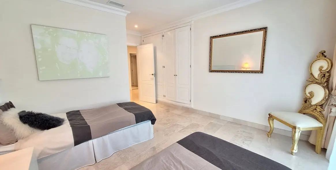 Sale of penthouse duplex in Nueva Andalucía 29