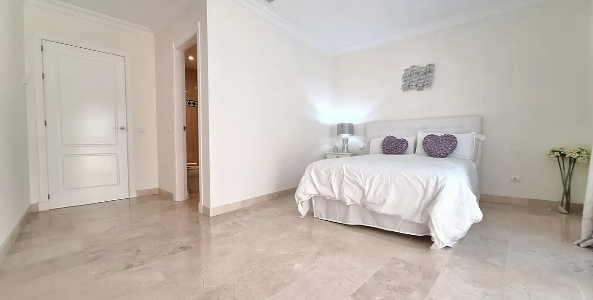 Sale of penthouse duplex in Nueva Andalucía 31