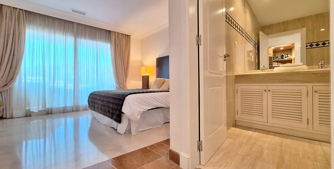 Sale of penthouse duplex in Nueva Andalucía 37
