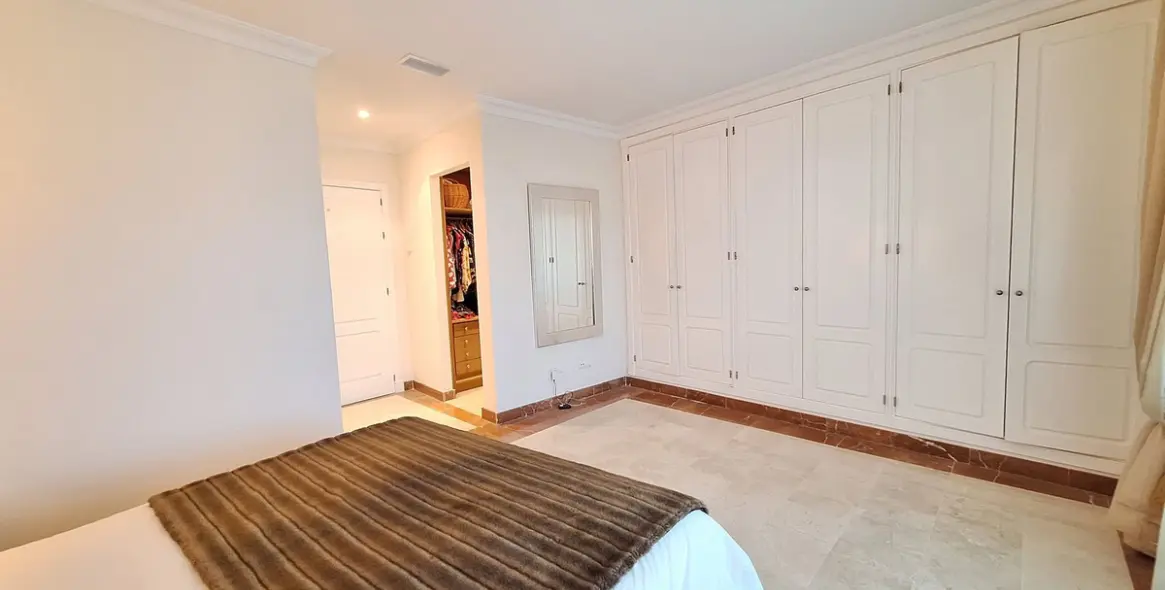 Sale of penthouse duplex in Nueva Andalucía 39