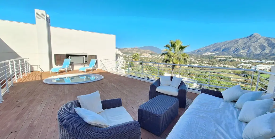 Sale of penthouse duplex in Nueva Andalucía 46