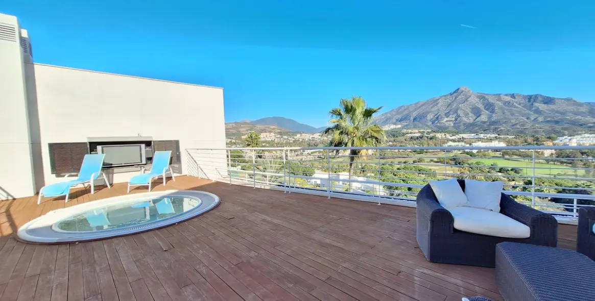 Sale of penthouse duplex in Nueva Andalucía 47
