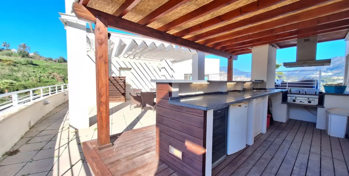 Sale of penthouse duplex in Nueva Andalucía 52