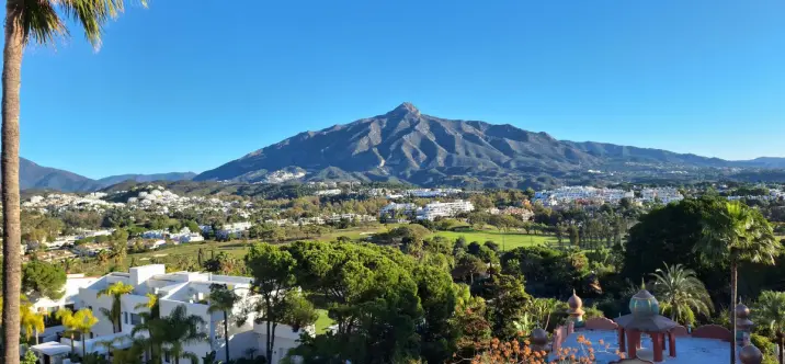 Продажа двухуровневого пентхауса в Nueva Andalucía 2