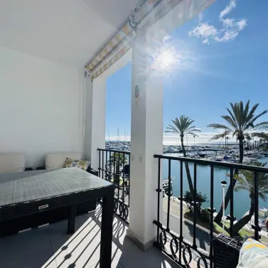 Sale of middle floor apartment in La Duquesa