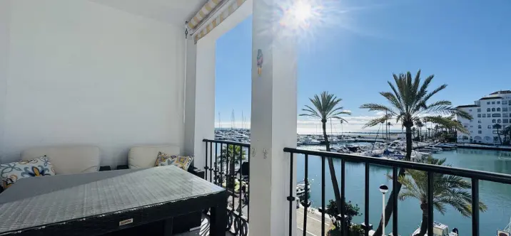 Sale of middle floor apartment in La Duquesa 0
