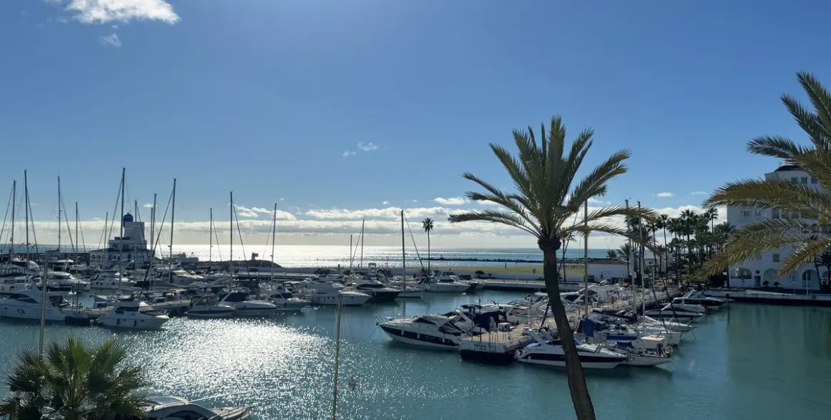 Продажа апартаментов на среднем этаже в La Duquesa 2