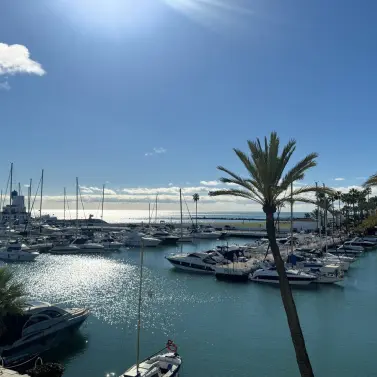 Sale of middle floor apartment in La Duquesa