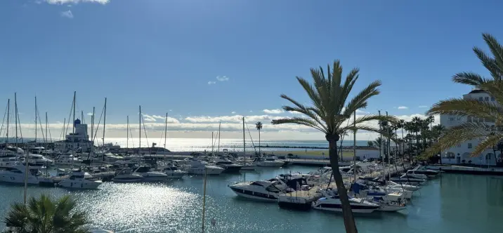 Sale of middle floor apartment in La Duquesa 1