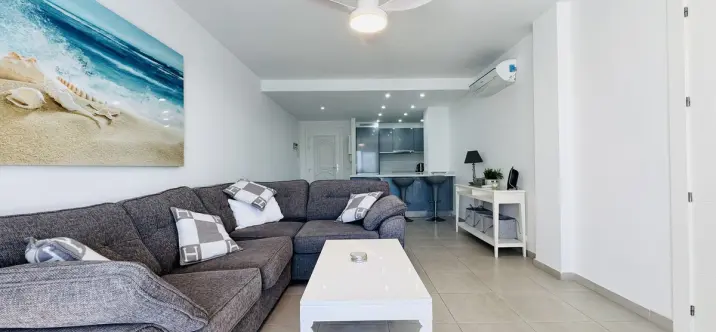 Sale of middle floor apartment in La Duquesa 2