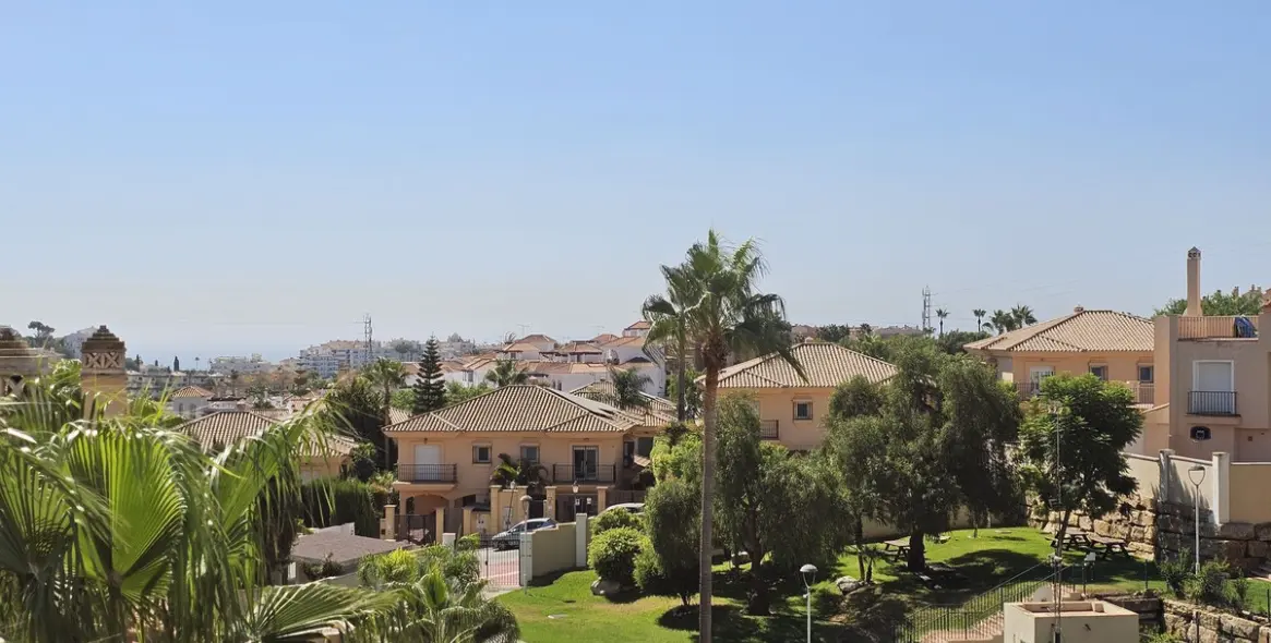 Sale of semi-detached house in Riviera del Sol 1