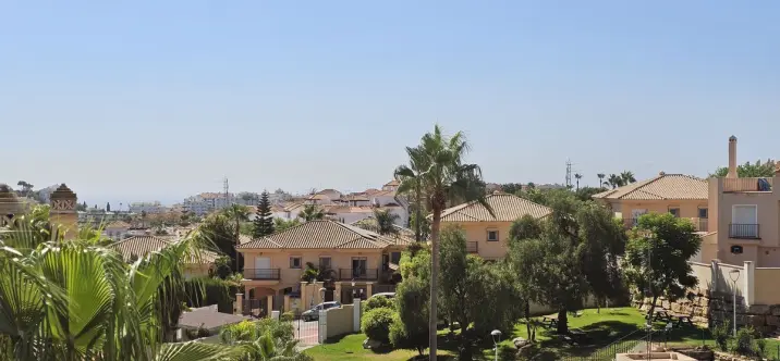 Продажа дома на две семьи в Riviera del Sol 0