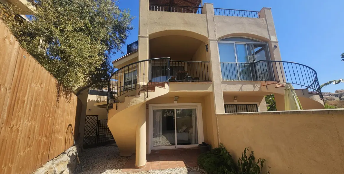 Sale of semi-detached house in Riviera del Sol 3