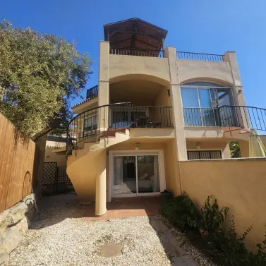 Продажа дома на две семьи в Riviera del Sol