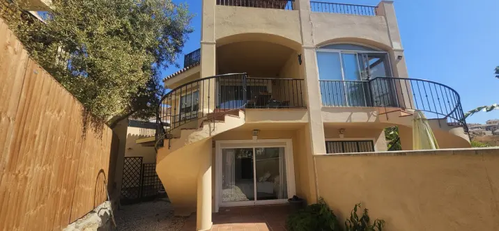 Продажа дома на две семьи в Riviera del Sol 2