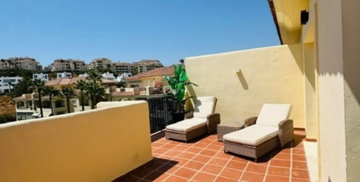 Sale of penthouse in La Cala Hills 4