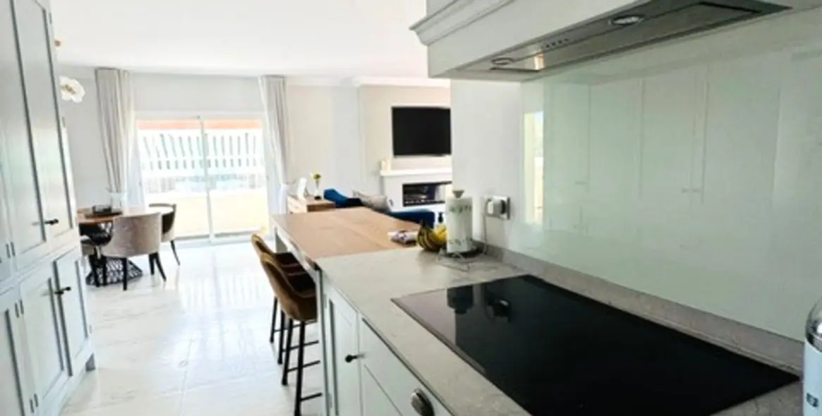 Sale of penthouse in La Cala Hills 13