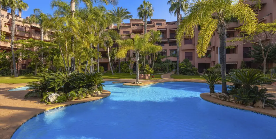 Sale of middle floor apartment in El Rosario 25